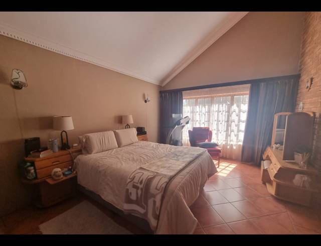 3 BEDROOM HOUSE FOR SALE IN VANDERBIJLPARK SE 4